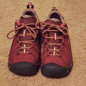 Hiker style shoes